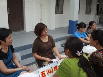 雙河新村小學(xué)舉辦“教育咨詢暖人心，家校共育促成長(zhǎng)”教育咨詢服務(wù)活動(dòng)